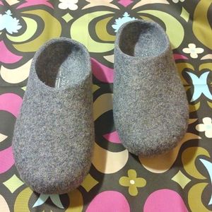 Kyrgies wool slippers sz 39